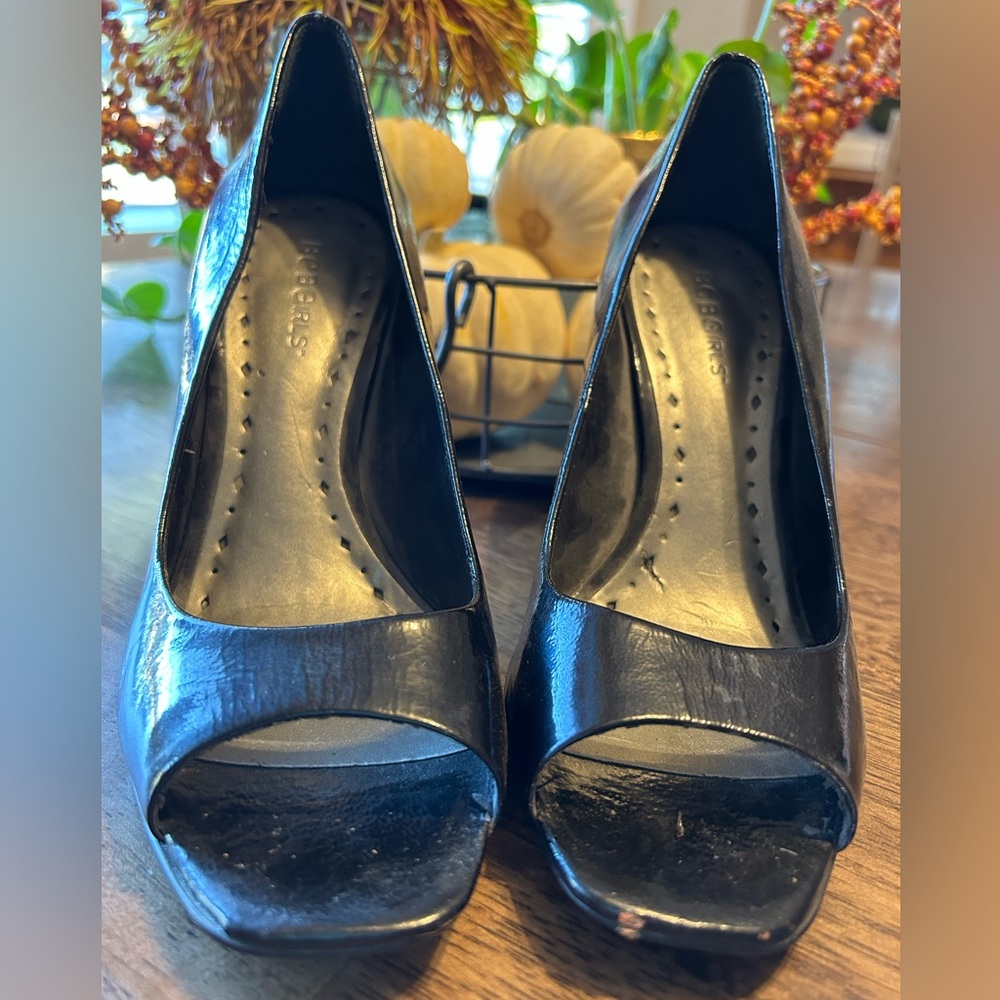 BCBG girls peep toed heels